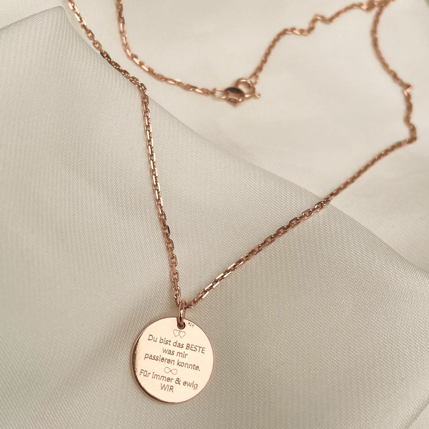 Feine Ankerkette mit Textgravur – Roségold