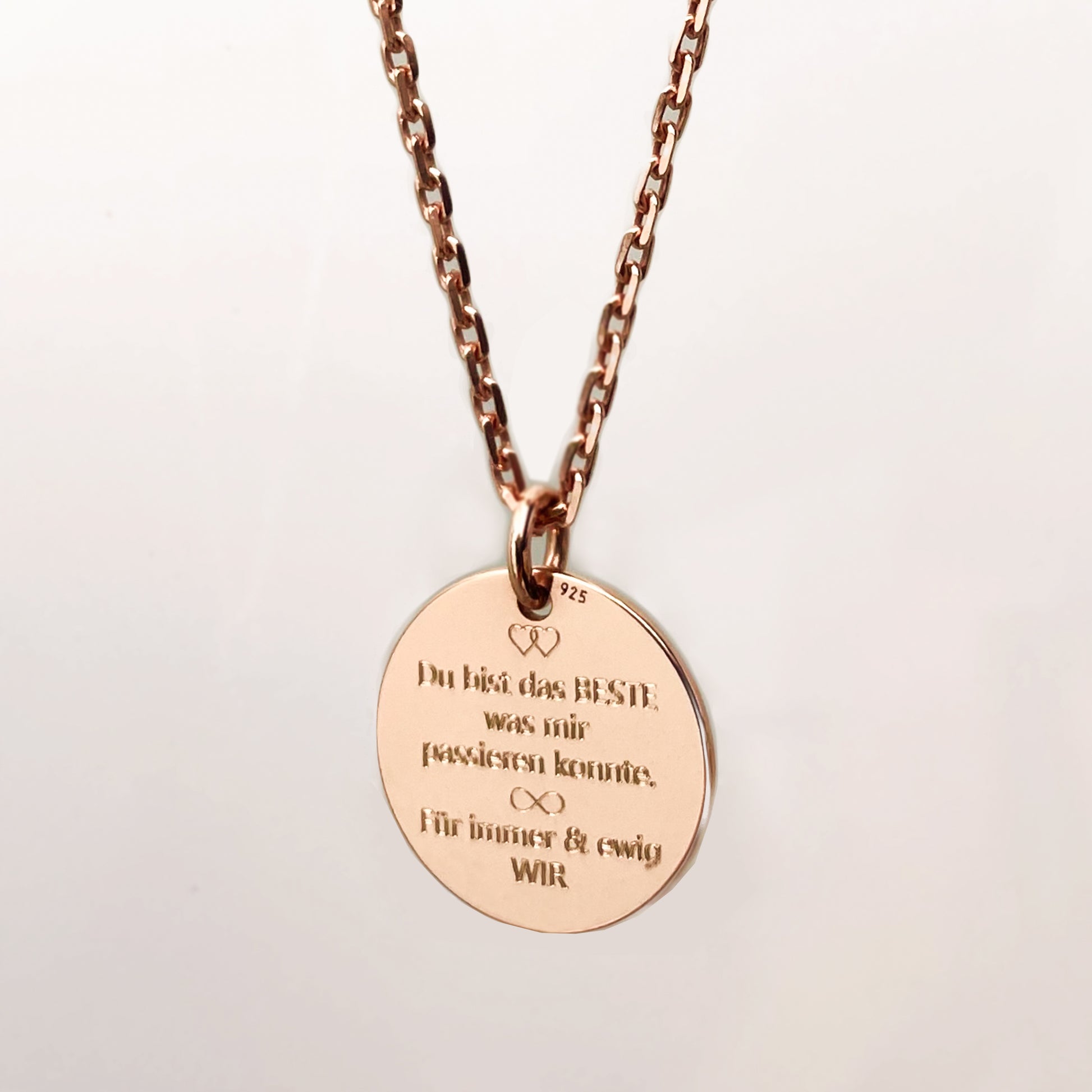 Runde Silberkette mit Gravur „I love you“ – personalisierter Schmuck von Mona Maria.