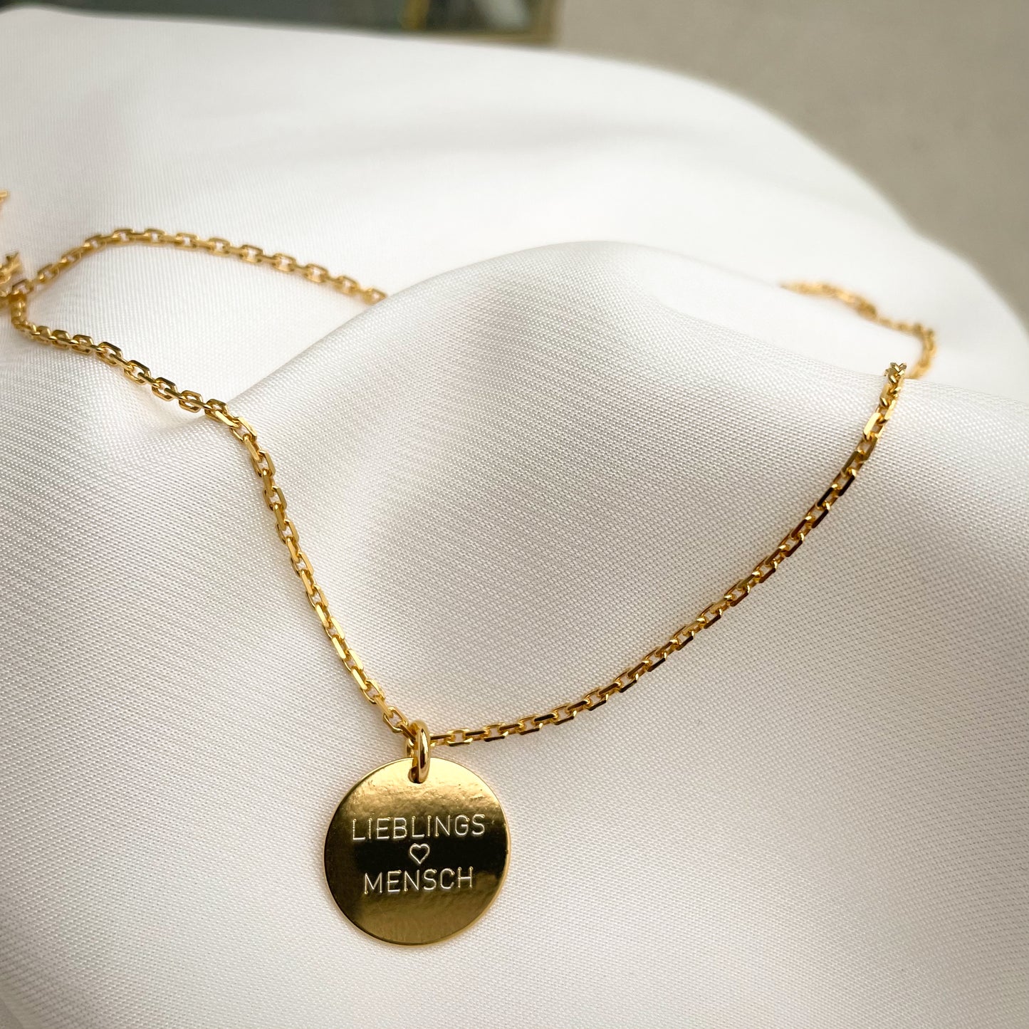 Feine Ankerkette mit Textgravur - Gold